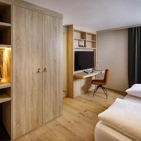 Hirschen 4*