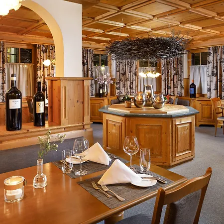 Hirschen Hotel 4*
