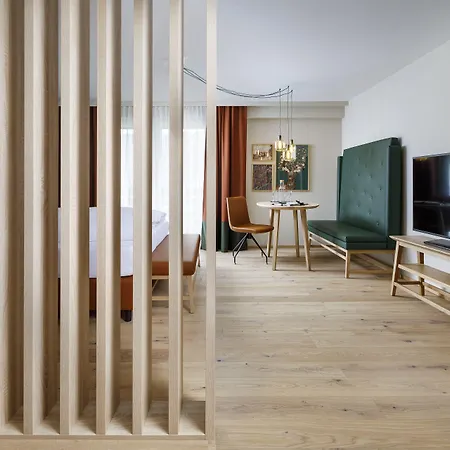 Hirschen Hotel 4*