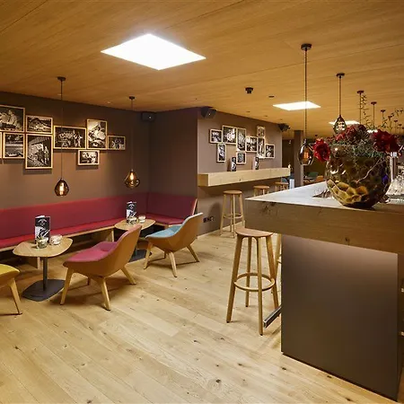 Hirschen Otel 4*