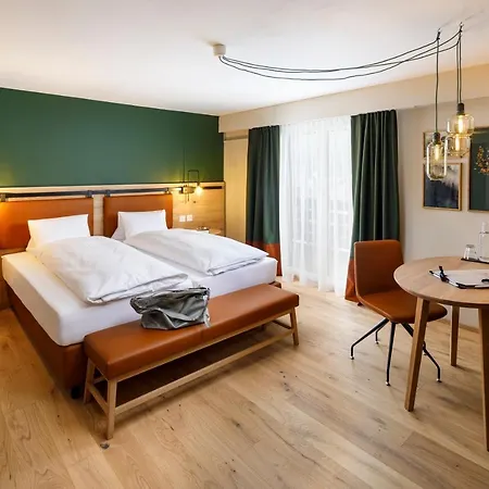 Hirschen Hotel 4*