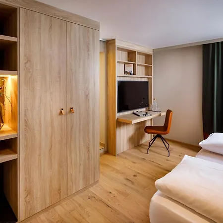 Hirschen 4*